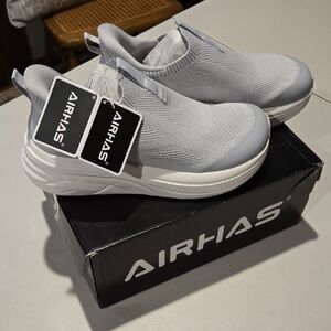Airhas Slip-On Knit Sneakers in Light Gray Size 8, New In Box